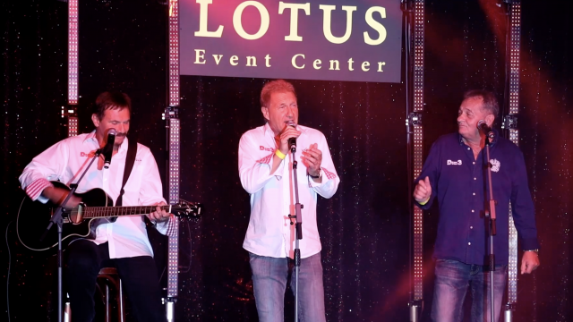 Lotus Event Center Eröffnungsfeier und Mucha x2 - Der Wal