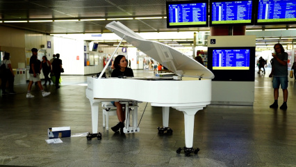 Posterframe von Open Piano am Bahnhof Floridsdorf
